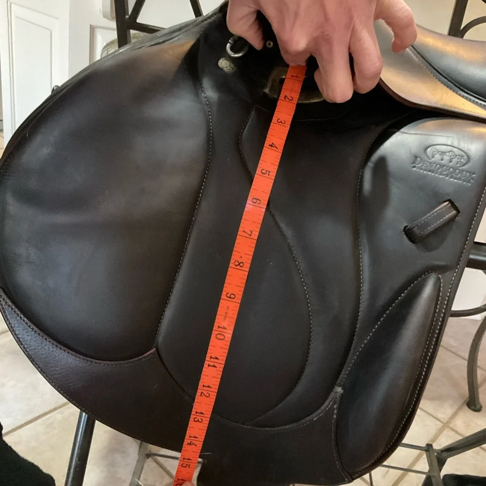 Devoucoux Chiberta Saddle 17.5 inch seat, 2013, cover and two girths, rich brown - Picture 14 of 16